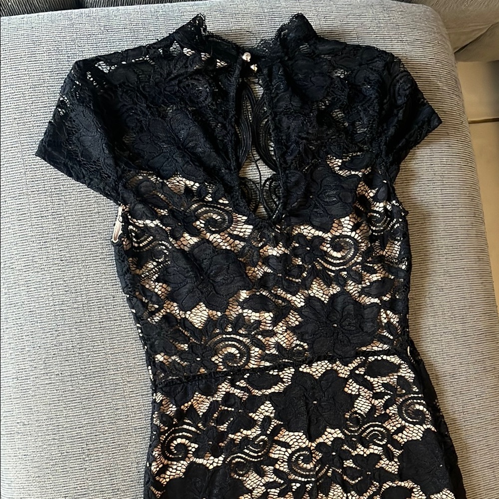 A'gaci elegant Laced Dress Cap Sleeve Mock Neck - Picture 5 of 5